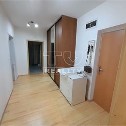 IBA U NÁS 3-IZBOVÝ BYT HLOHOVEC 83m2 + 16m2 terasa