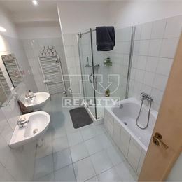 IBA U NÁS 3-IZBOVÝ BYT HLOHOVEC 83m2 + 16m2 terasa