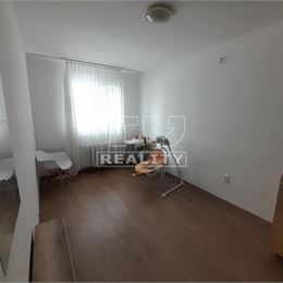 3-IZBOVÝ BYT HLOHOVEC 67m2
