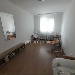 3-IZBOVÝ BYT HLOHOVEC 67m2