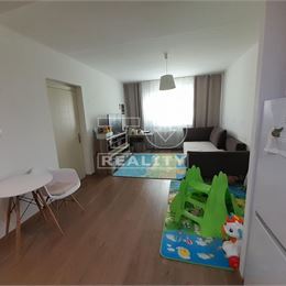 3-IZBOVÝ BYT HLOHOVEC 67m2