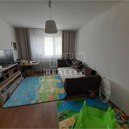 3-IZBOVÝ BYT HLOHOVEC 67m2