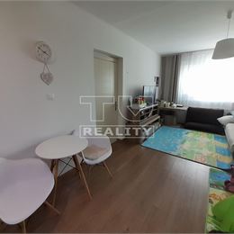 3-IZBOVÝ BYT HLOHOVEC 67m2