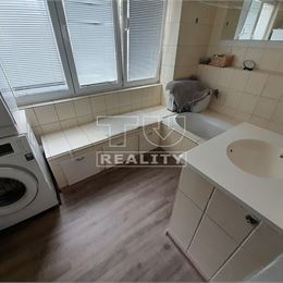 3-IZBOVÝ BYT HLOHOVEC 67m2