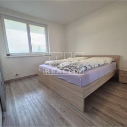 Na predaj priestranný bungalov s obytným podkrovím v obci Nitrianske Pravno