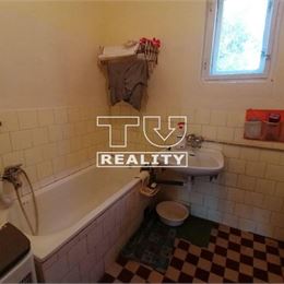 Starší 4-izbový rodinný dom s veľkou záhradou, Malé Leváre