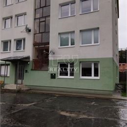 TUreality exkluzívne predáva 3 izbový byt s garážou a záhradkou v Štrbe. Znížená cena!!!