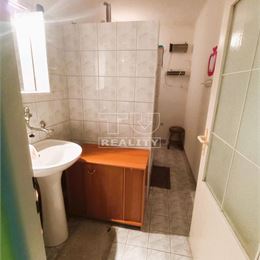 ZNÍŽENÁ CENA !!! Na predaj rodinný dom v obci Kovarce s pozemkom - 681m2