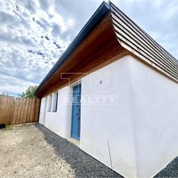!NOVÁ CENA! NA PREDAJ NOVOSTAVBA EKOLOGICKÉHO, NÍZKOENERGETICKÉHO, 3-IZBOVÉHO DOMU (204 m2), TRENČIANSKA