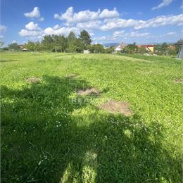 Exkluzívne na predaj stavebný pozemok v meste Beladice, 1000 m2