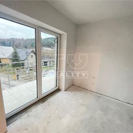 3 IZBOVÝ BYT , PŠURNOVICE 75m2