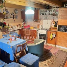 ZNÍŽENÁ CENA - KRÁSNA DREVENICA S HUMNOM, KAMENNÁ PORUBA , pozemok 440m2