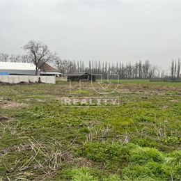Na predaj krásne slnečné pozemky, 754 m2 a 716 m2, v obci Hrušov, pri obci D.Saliby