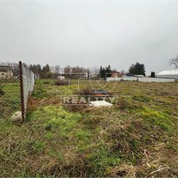 Na predaj krásne slnečné pozemky, 754 m2 a 716 m2, v obci Hrušov, pri obci D.Saliby