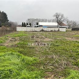 Na predaj krásne slnečné pozemky, 754 m2 a 716 m2, v obci Hrušov, pri obci D.Saliby