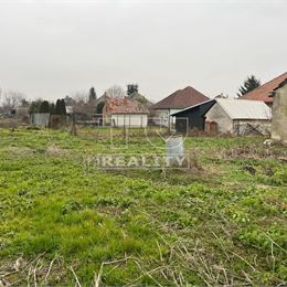Na predaj krásne slnečné pozemky, 754 m2 a 716 m2, v obci Hrušov, pri obci D.Saliby