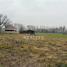 Na predaj krásne slnečné pozemky, 754 m2 a 716 m2, v obci Hrušov, pri obci D.Saliby