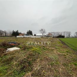 Na predaj krásne slnečné pozemky, 754 m2 a 716 m2, v obci Hrušov, pri obci D.Saliby
