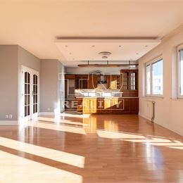 !!!VÝNIMOČNÁ PONUKA!!! Veľkometrážny 4 izbový byt, 130m2, Brezno