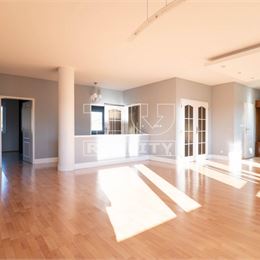 !!!VÝNIMOČNÁ PONUKA!!! Veľkometrážny 4 izbový byt, 130m2, Brezno