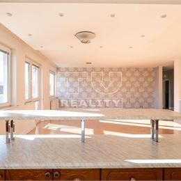 !!!VÝNIMOČNÁ PONUKA!!! Veľkometrážny 4 izbový byt, 130m2, Brezno