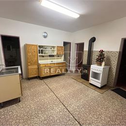 Na predaj suchý 4 izbový rodinný dom v obci Horná Kráľová, 170 m2, na pozemku 547m2.