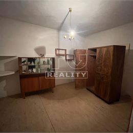 Na predaj suchý 4 izbový rodinný dom v obci Horná Kráľová, 170 m2, na pozemku 547m2.