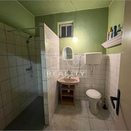 Na predaj suchý 4 izbový rodinný dom v obci Horná Kráľová, 170 m2, na pozemku 547m2.