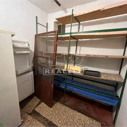 Na predaj suchý 4 izbový rodinný dom v obci Horná Kráľová, 170 m2, na pozemku 547m2.