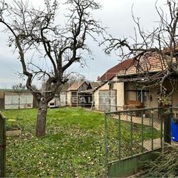 Na predaj suchý 4 izbový rodinný dom v obci Horná Kráľová, 170 m2, na pozemku 547m2.