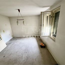 Na predaj 2i starší rodinný dom v Bratislave, na ulici Na Kaštieli v Devínskej Novej Vsi. (192m2/ ZP 78,58m2)