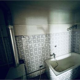Na predaj 2i starší rodinný dom v Bratislave, na ulici Na Kaštieli v Devínskej Novej Vsi. (192m2/ ZP 78,58m2)