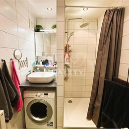 Kompletne zrekonštruovaný 3 izbový byt v Šamoríne v pokojnom prostredí, 77 m².