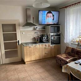 NA PREDAJ RODINNÝ DOM V KRÁSNOM TICHOM PROSTREDÍ, 240m2, TURÁ LÚKA