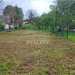 NA PREDAJ STAVEBNÝ POZEMOK V OBCI LUBINA ČASŤ HRNČIAROVE, 640m2