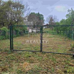NA PREDAJ STAVEBNÝ POZEMOK V OBCI LUBINA ČASŤ HRNČIAROVE, 640m2