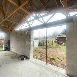 RODINNÝ DOM- KOLÁROVICE , 310m2 pozemok