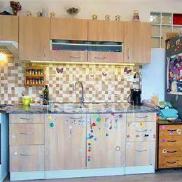 Priestranný 2 izbový byt s balkónom a pivnicou – Skvelá príležitosť blízko Bratislavy!, SVÄTÝ JUR, 71,67 m²