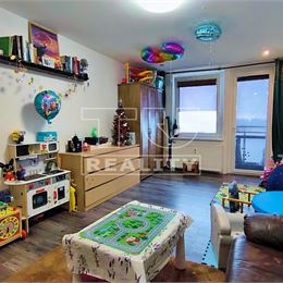 Priestranný 2 izbový byt s balkónom a pivnicou – Skvelá príležitosť blízko Bratislavy!, SVÄTÝ JUR, 71,67 m²