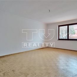 Luxusný 8-izbový rodinný dom s bazénom a dvojgarážou – 400 m² komfortu na pozemku 742 m², ROVINKA