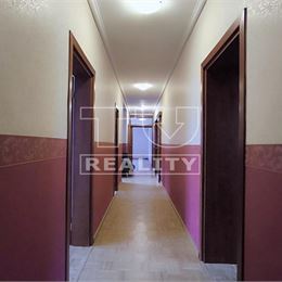 Luxusný 8-izbový rodinný dom s bazénom a dvojgarážou – 400 m² komfortu na pozemku 742 m², ROVINKA