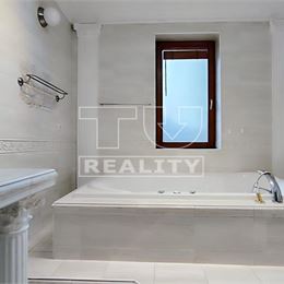Luxusný 8-izbový rodinný dom s bazénom a dvojgarážou – 400 m² komfortu na pozemku 742 m², ROVINKA