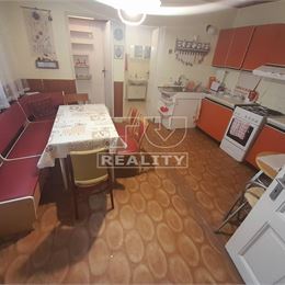 IBA U NÁS VIDIECKY RODINNÝ DOM LUBINA NA POZEMKU 1980m2 SPOLU S OVOCNÝM SADOM 617m2