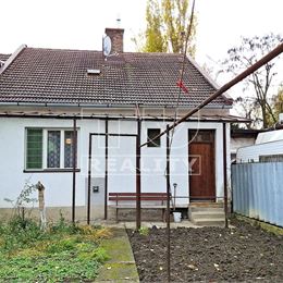 2 izbový rodinný dom s úžitkovou plochou 80 m2 s potenciálom , Bratislava – Trnávka