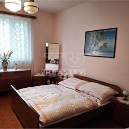 2 izbový rodinný dom s úžitkovou plochou 80 m2 s potenciálom , Bratislava – Trnávka