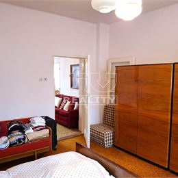 2 izbový rodinný dom s úžitkovou plochou 80 m2 s potenciálom , Bratislava – Trnávka