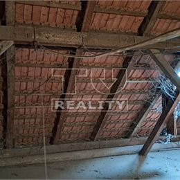 2 izbový rodinný dom s úžitkovou plochou 80 m2 s potenciálom , Bratislava – Trnávka