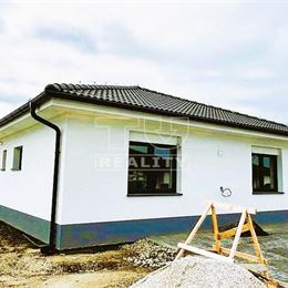 TUreality ponúka na predaj SKOLAUDOVANÝ 4 - izbový rodinný dom (bungalov) - 118 m² v obci Hviezdoslavov na
