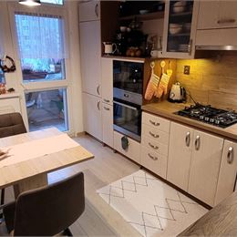 Predaj pekný , slnečný, zrekonštruovaný 3 izbový byt Sásová
