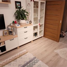 Predaj pekný , slnečný, zrekonštruovaný 3 izbový byt Sásová